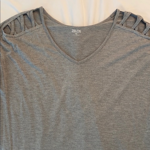 ❤️ 3/$15!!  Gray short sleeve shirt - Picture 2 of 2